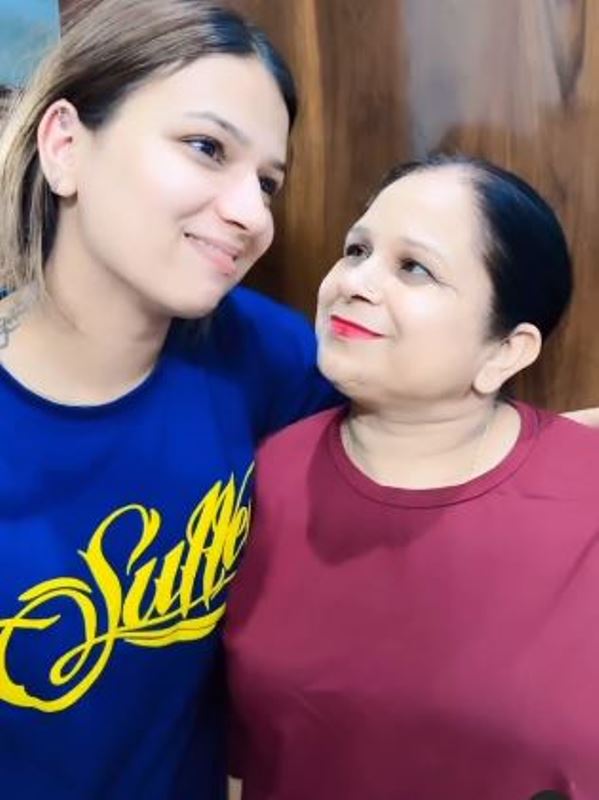 Deepika Arya with her mother