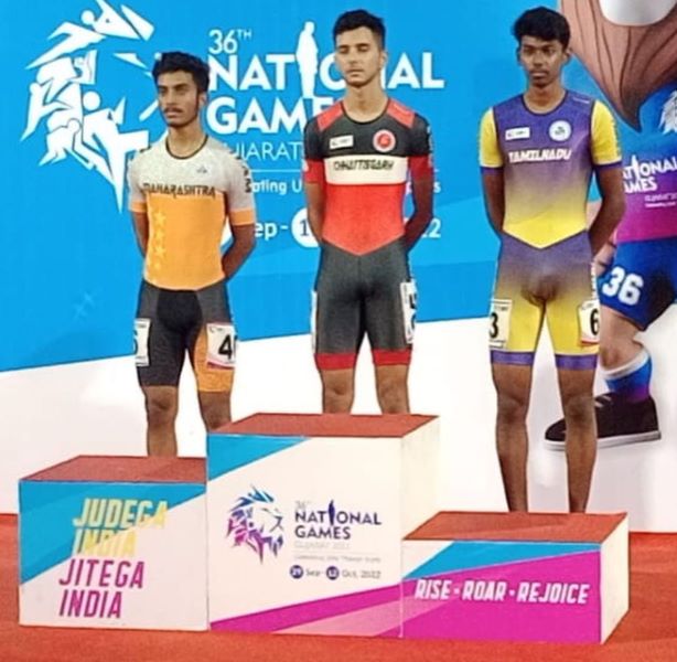 Anandkumar Velkumar (right) at the award ceremony of the 36th National Games where he won the bronze medal