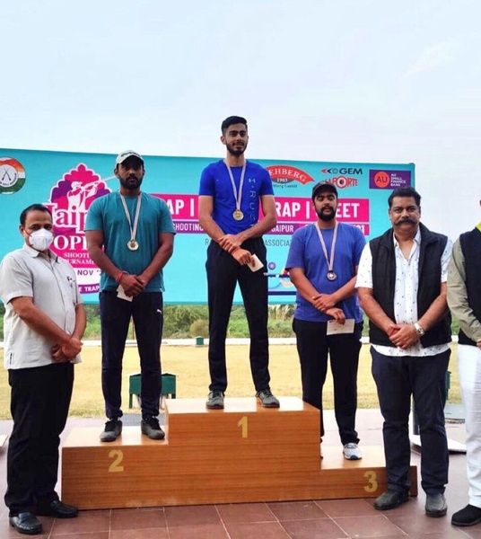 Anantjeet (at position one) receiving the gold medal at the Jaipur Open in Jaipur, India