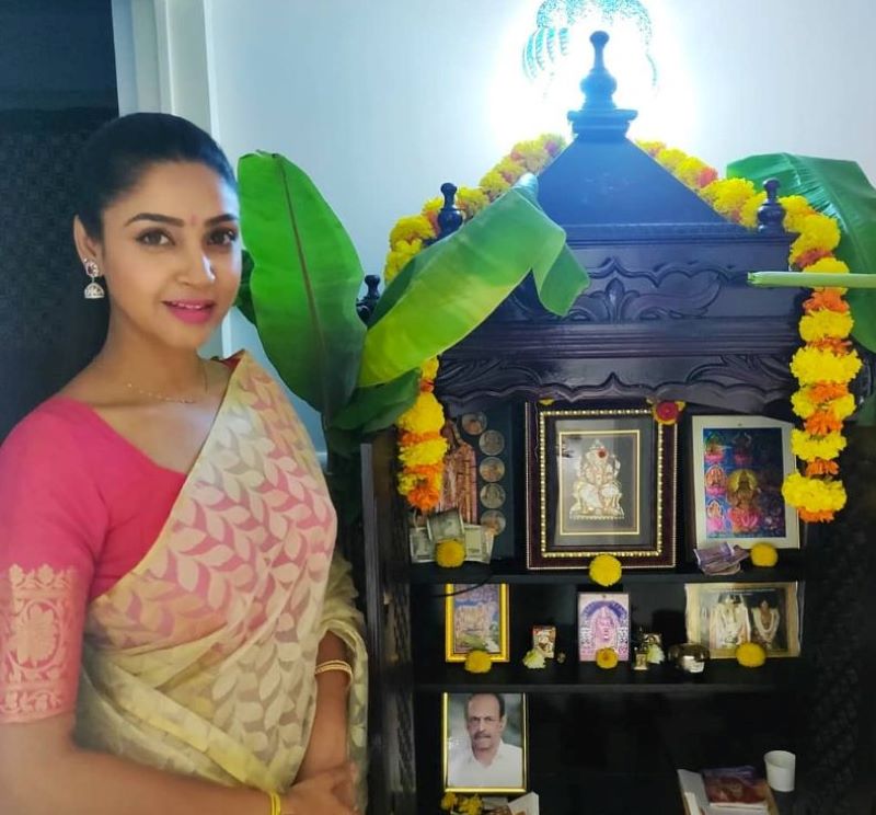 Angana Roy with Lord Ganesha's idol