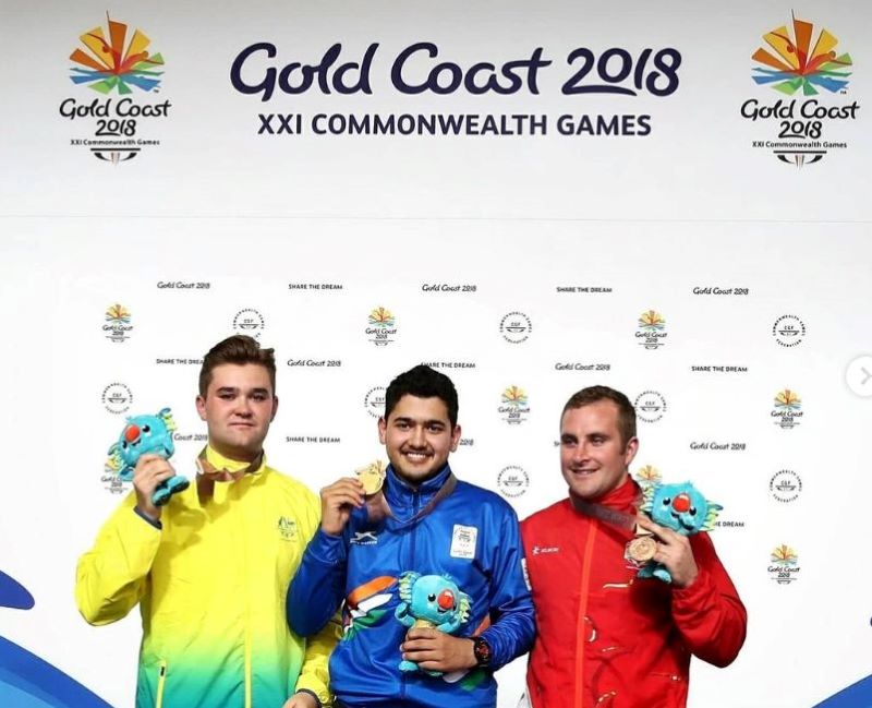 Anish Bhanwala (middle) at the Gold Coast Commonwealth Games (2018)