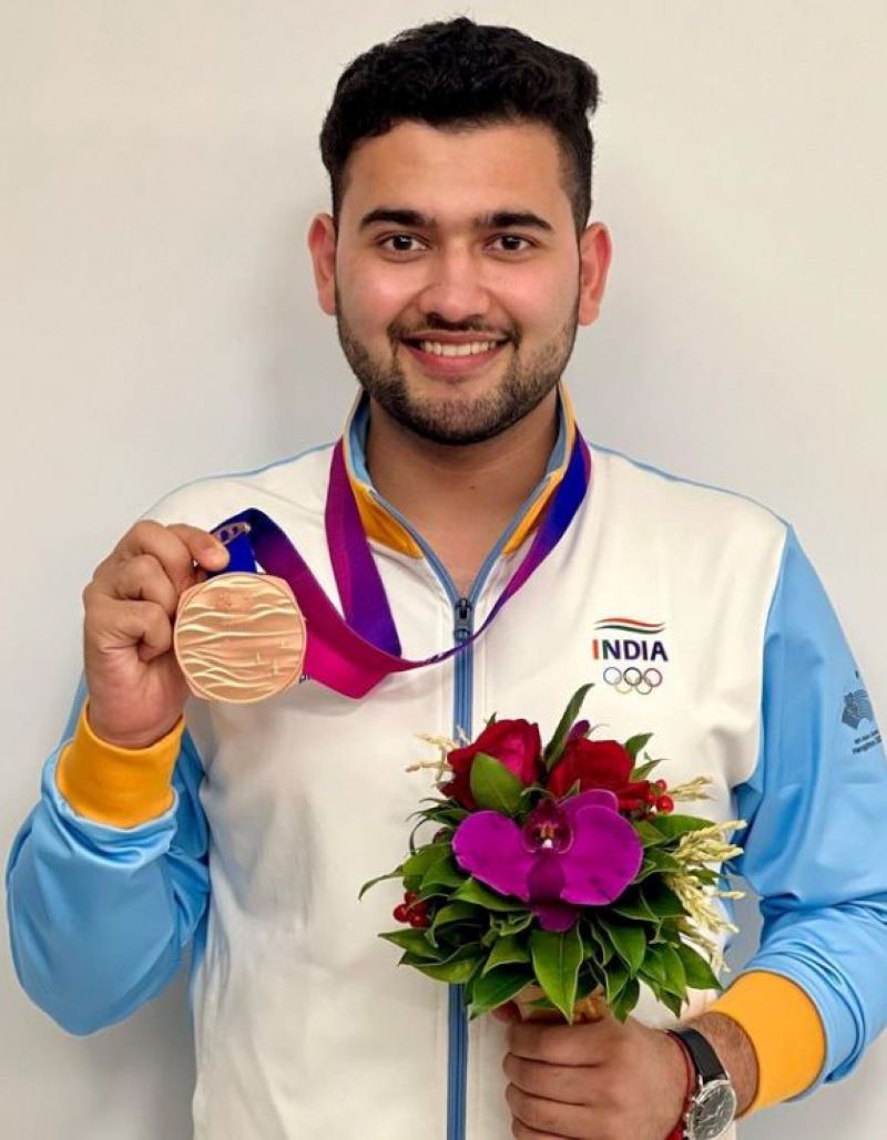 Anish Bhanwala with a bronze medal at the Asian Games (2022)