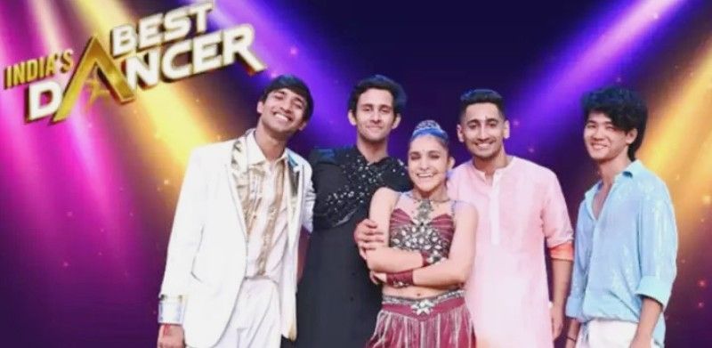 Anjali Mamgai (third from the right) in the Top 5 contestants of the reality dance show India's Best Dancer
