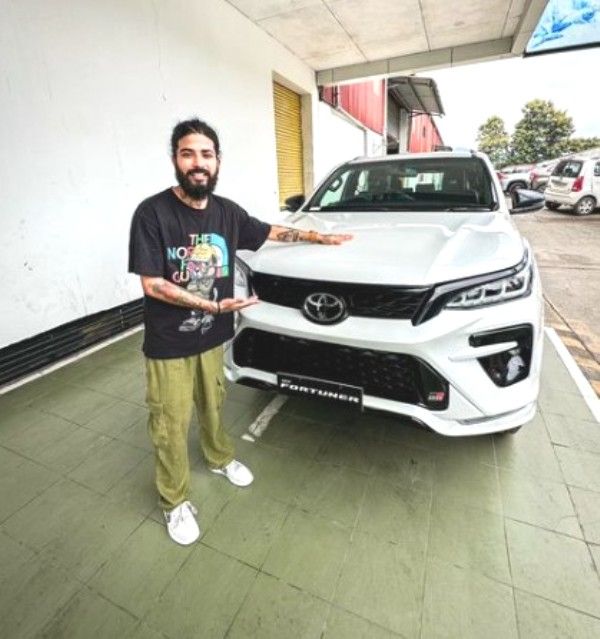 Anurag Dobhal posing with his Toyota Fortunner GS