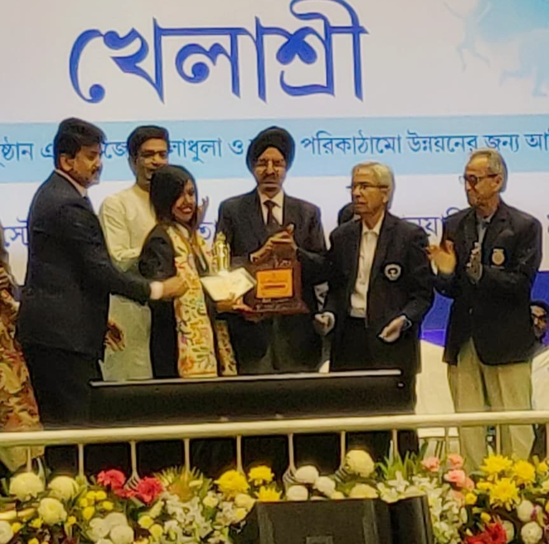 Ayhika Mukherjee receiving the Khel Samman Awards in 2019