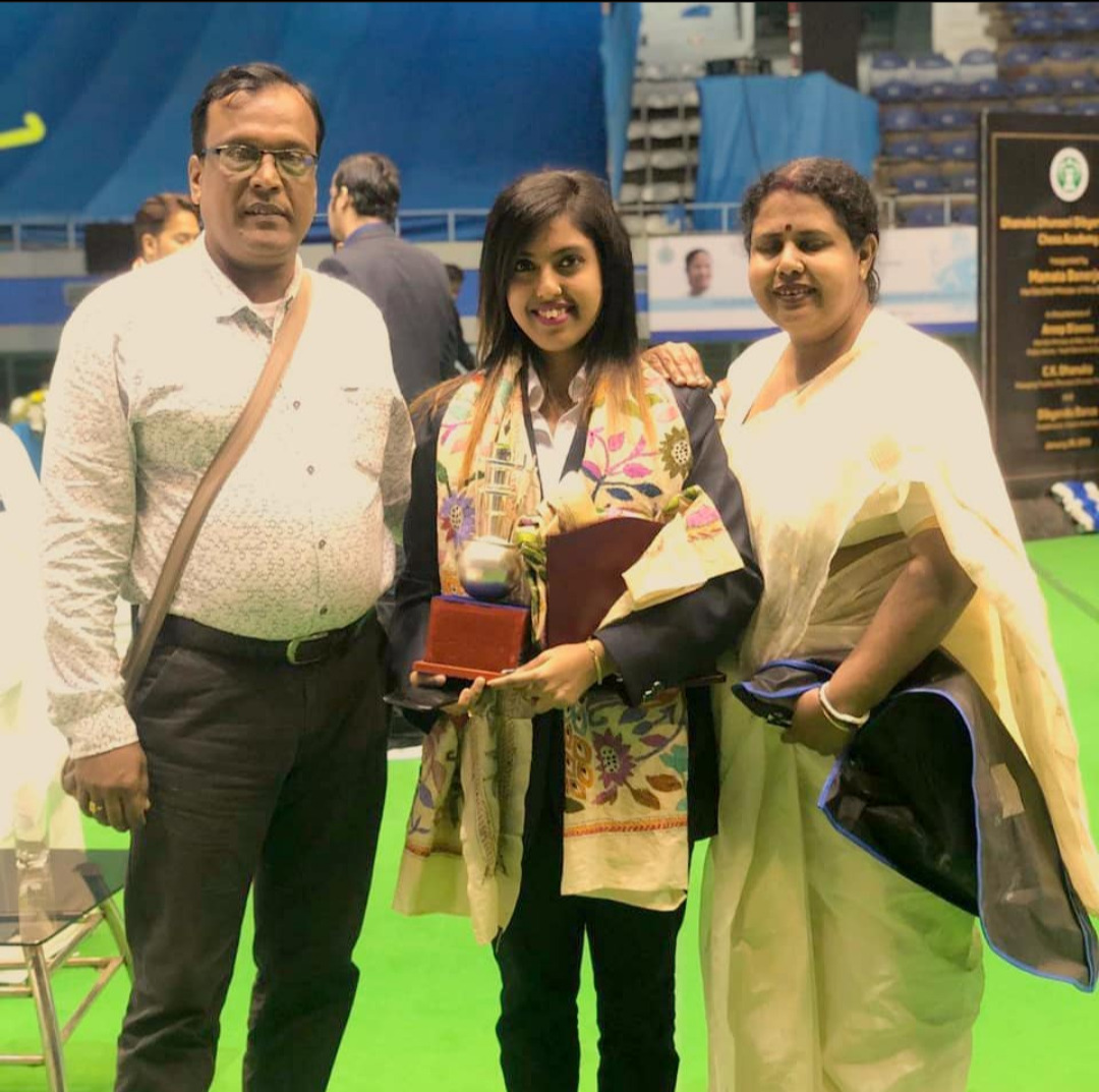 Ayhika Mukherjee with her parents