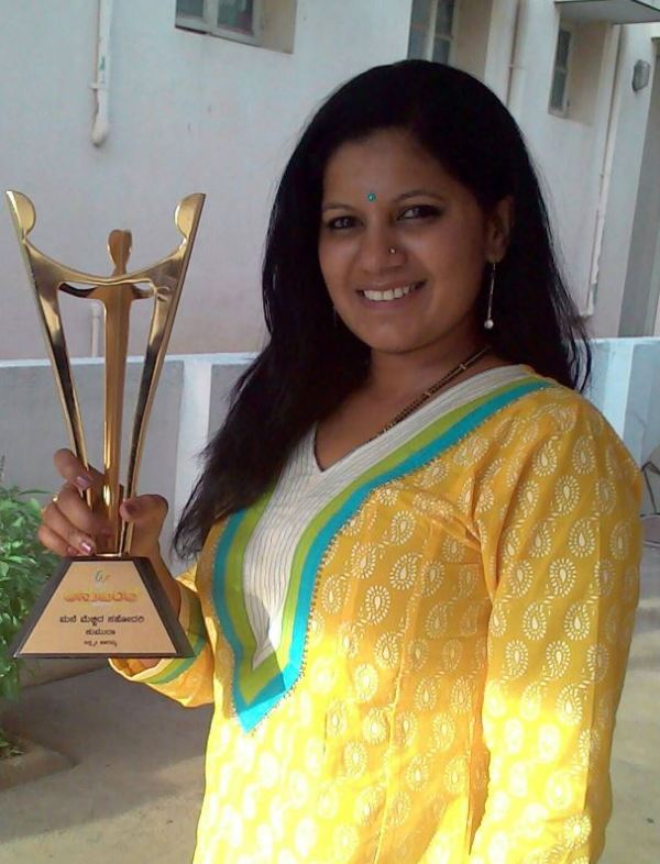 Bhagyashri Rao while holding an award