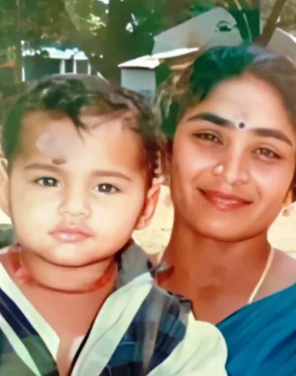 Childhood picture of TTF Vasan with his mother