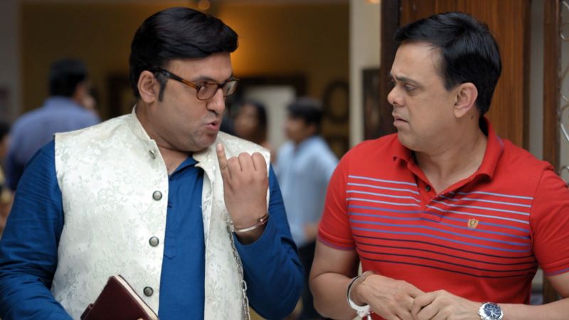 Deepak Pareek (left) in a still from the serial 'Wagle Ki Duniya' (2021) 