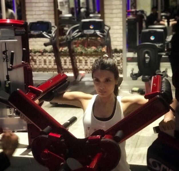 Diana Penty exercising at the gym