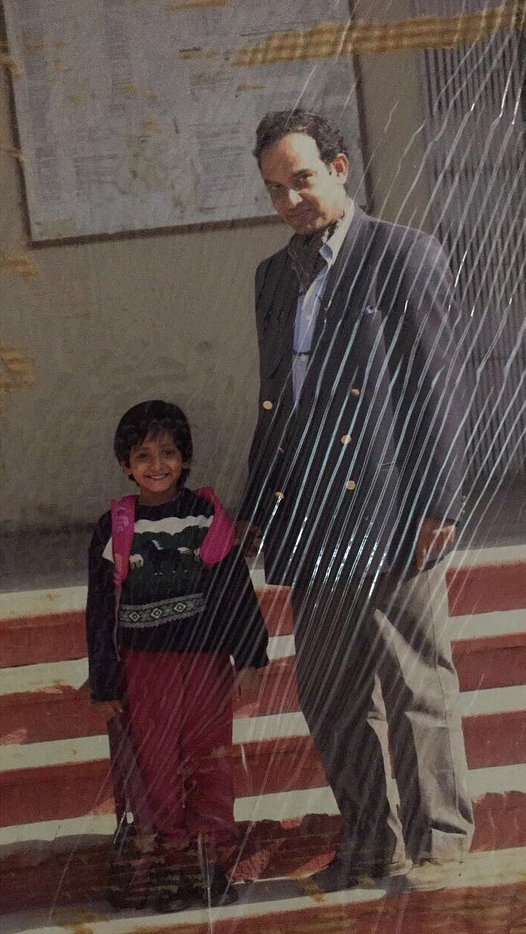 Divyakriti Singh's childhood picture with her father