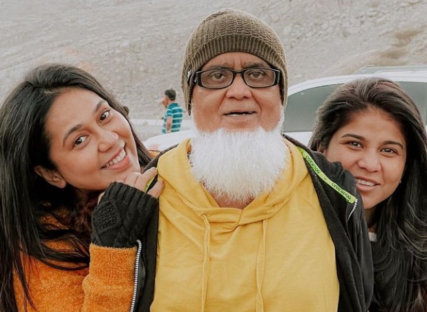 Firoza Khan with her father and sister