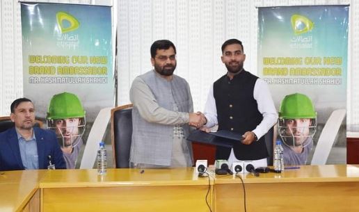 Hashmatullah Shahidi (right) after appointed as the brand ambassador of Etisalat