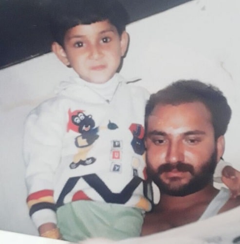 Isha Sharma's childhood picture with her father