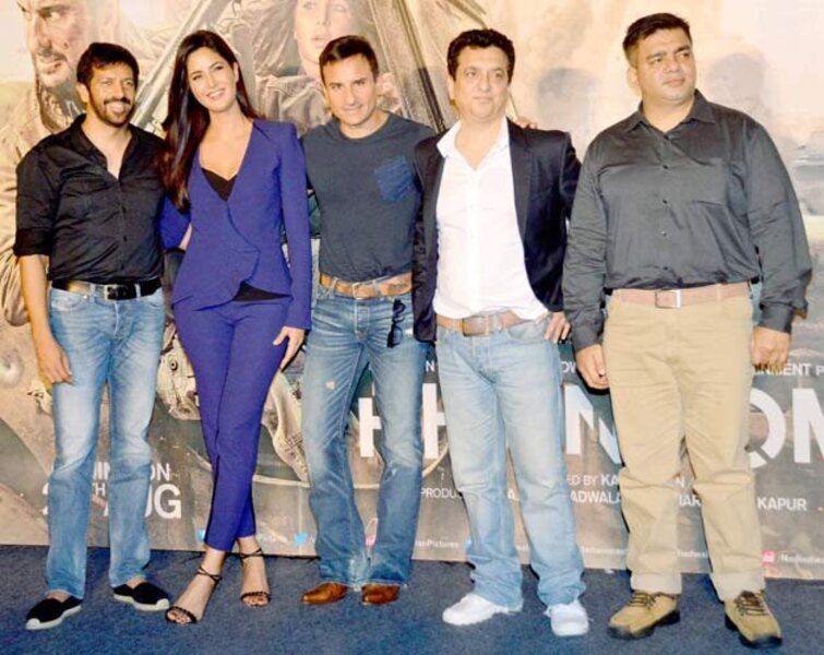Kabir Khan (extreme left) with the team of 'Phantom' (2015)