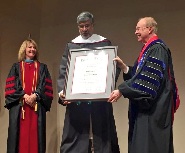 Kailash receiving an honourary doctorate from Lynchburg College, Virginia in 2016