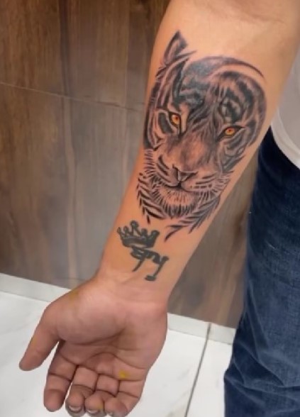 Karan Dutta featuring a tiger tattoo on his arm