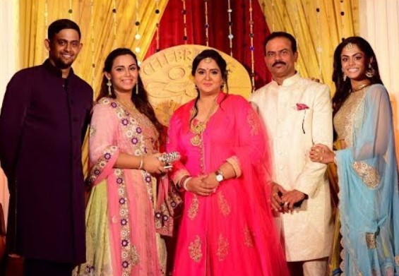 Karthika Nair posing with her parents and siblings