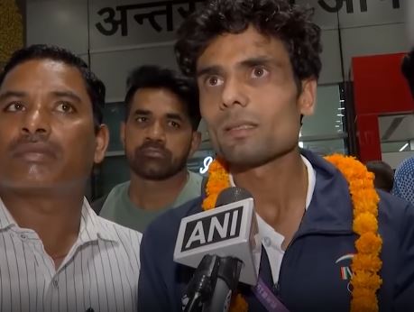 Kartik Kumar (right) with his father during an interview
