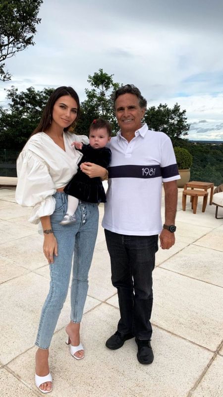 Kelly Piquet with her father and daughter