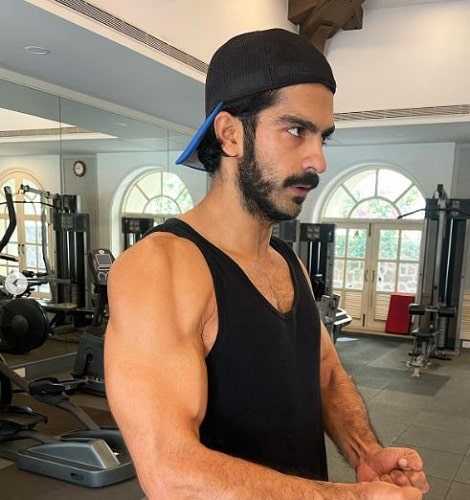 Kunal Thakur at a gym
