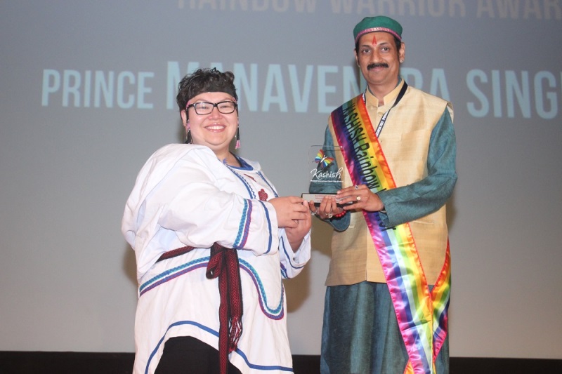 Manavendra Singh Gohil being presented with the Rainbow Warrior Award