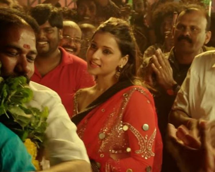 Mannara Chopra in a still from the film 'Kaaval' (2015)