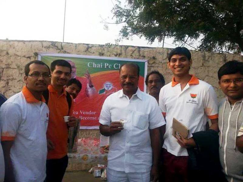 Nallu's photo taken while he was attending the Chai Pe Charcha that was organised by the BJP during the 2014 Lok Sabha Elections