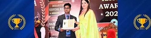 Niraj Kumar with his award