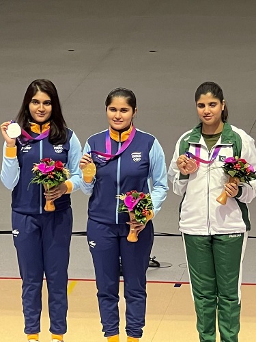 Palak Gulia with her medal at Asian Games