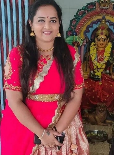 Pooja Murthy at a temple