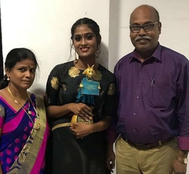 Poornima Ravi with her parents