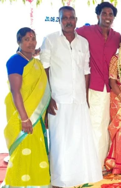 Praveen Chithravel with his parents