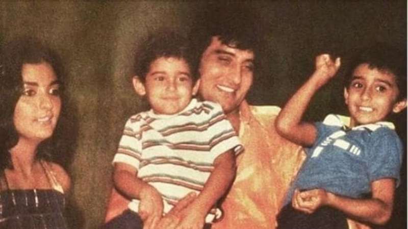 Rahul Khanna's childhood picture with his family