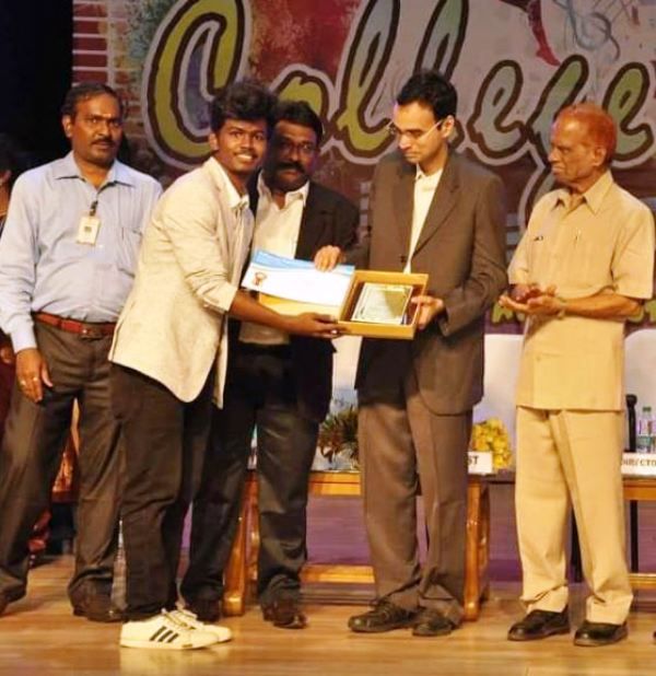 Raja Vetri Prabhu (second from left) receiving award