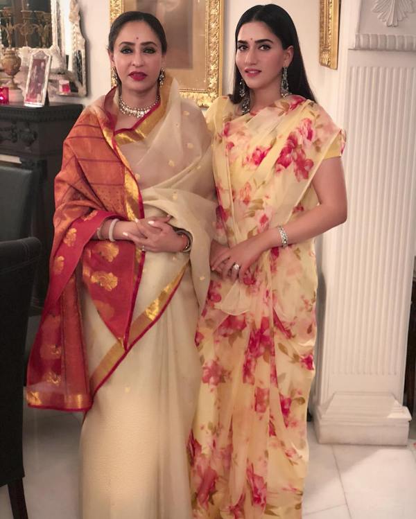 Rajeshwari Kumari with her mother