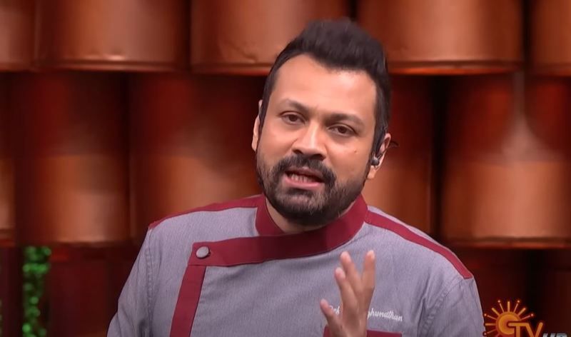 Rakesh Raghunathan in a still from the TV show 'Super Samayal'