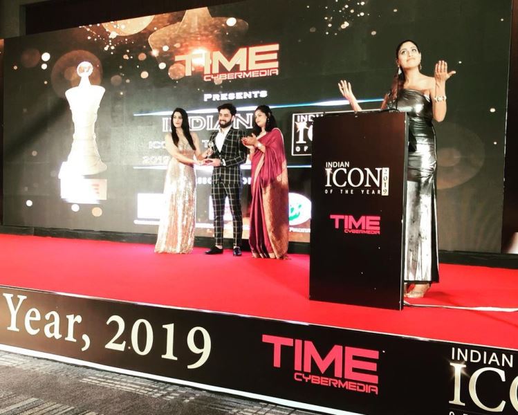 Resty Kamboj receiving the Indian Icon of The Year Award (2019) by Time Cyber Media Pvt Ltd