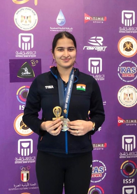 Rhytm Sangwan posing with her silver medal at the ISSF Rifle/Pistol World Shooting Championship in 2022