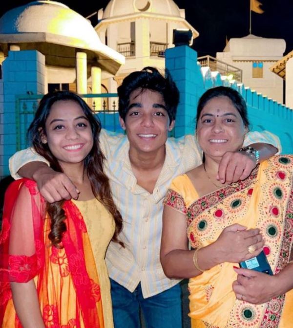 Rohit Zinjurke with his mother and sister