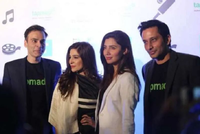 Salim Karim (extreme right) and Mahira Khan (seconf from right) at Tapmad TV event