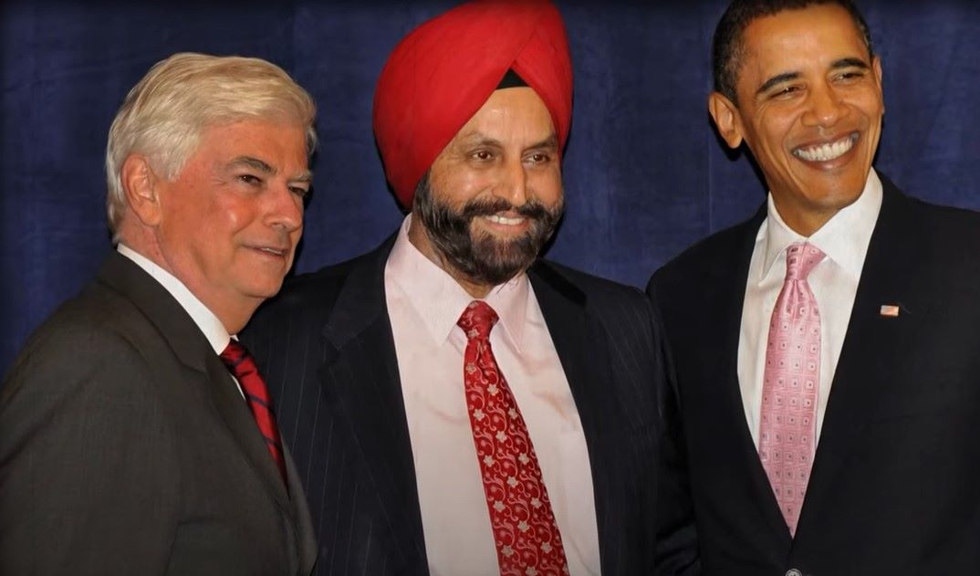 Sant Sing Chatwal (centre) with Barack Obama, the first African American president of the United States (2009–17)