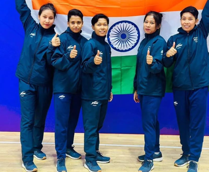 Khusbhu (second from the left) along with the Indian Sepaktakraw women's team at the Asian Games 2022