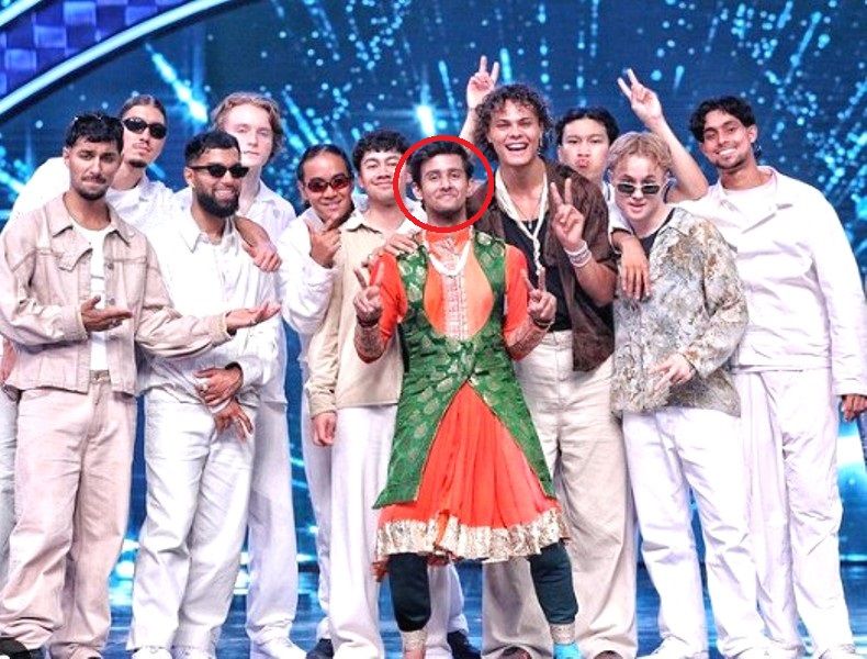 Shivanshu Soni with The Quick Style dance group