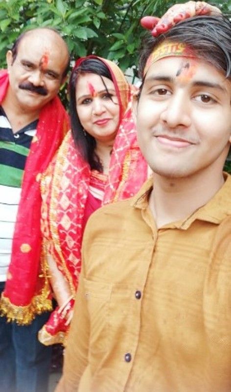 Shivanshu Soni with his parents after visiting a temple
