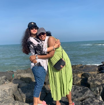 Sirija enjoying on a trip with her daughter