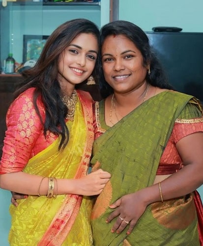 Smeha Manimegalai and her mother