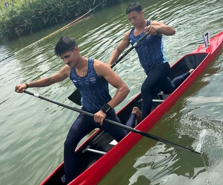 Sunil Singh Salam (right) canoeing with his teammate Arjun Singh