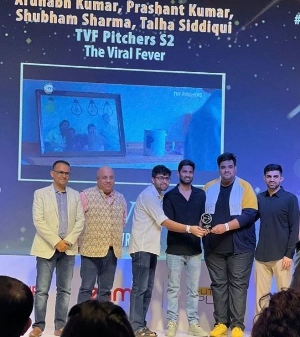 Talha Siddiqui (second from right) receiving award with his team