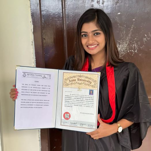 VJ Archana posing with her graduation degree